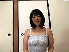 Lusy Japanese mature gives warm blowjob