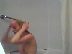 blond hd masturbation douche petits seins 