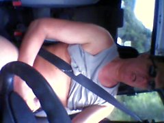 Nackt im Auto