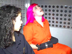 bdsm lezbiyen polis hapis 