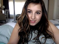 babe blowjobjosie fingering herself on live webcam