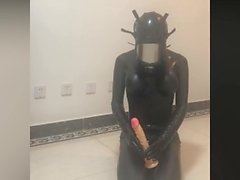 lateksi dildo kaasu naamio öljy käsi työ hardcore iso aasi parta fetissi aistillinen eroottinen kink yksin 