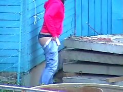 utomhus pissing teen peeing 