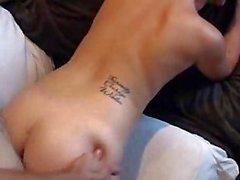 tatuaggio pompino brunetta sborrata cazzo 